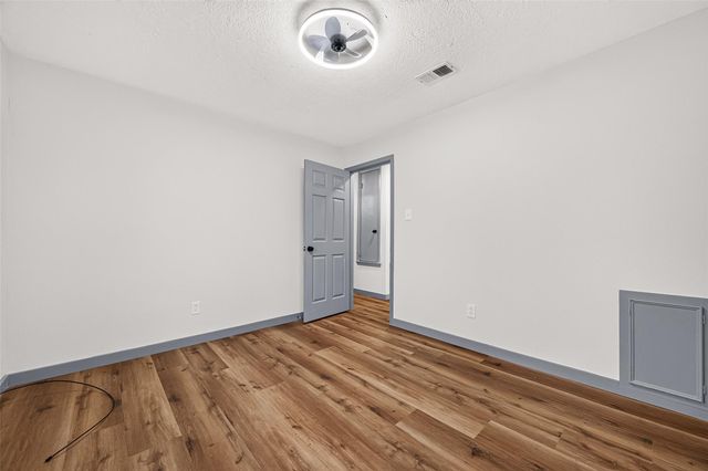 3102 Knotty Oaks Trail, Houston, TX 77045
