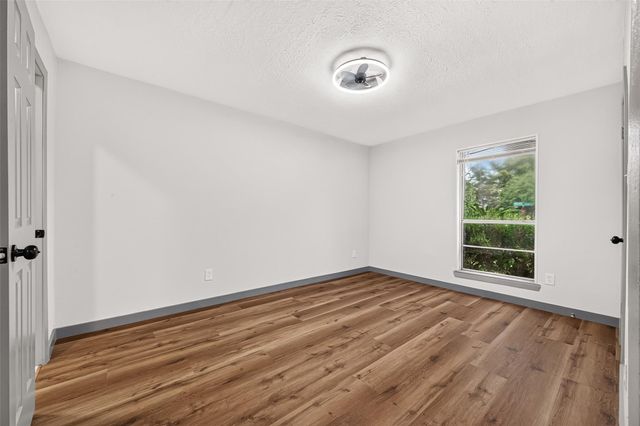 3102 Knotty Oaks Trail, Houston, TX 77045
