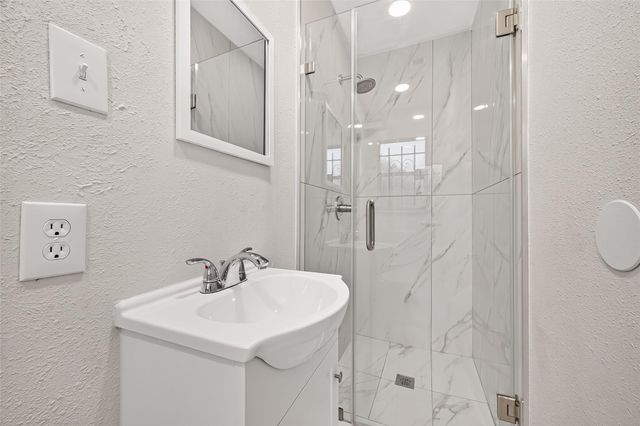 3102 Knotty Oaks Trail, Houston, TX 77045