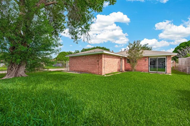 3102 Knotty Oaks Trail, Houston, TX 77045