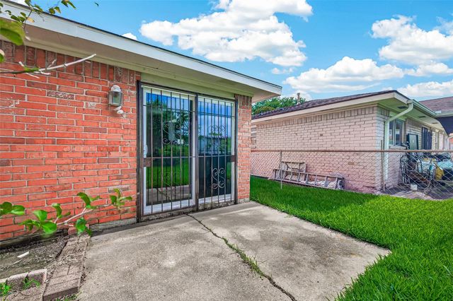 3102 Knotty Oaks Trail, Houston, TX 77045