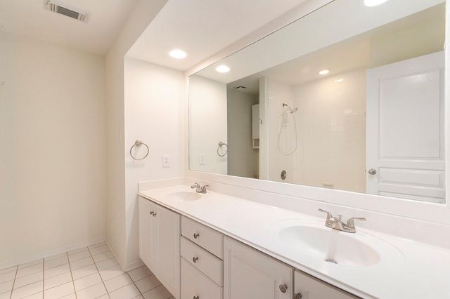 15 Larks Aire Place, The Woodlands, TX 77381