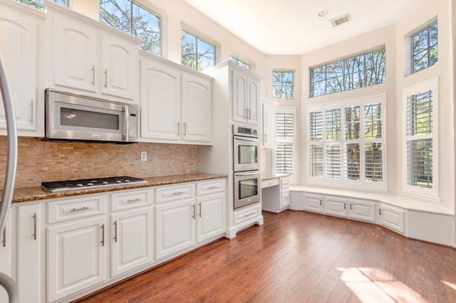 15 Larks Aire Place, The Woodlands, TX 77381
