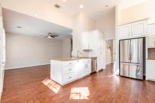 15 Larks Aire Place, The Woodlands, TX 77381