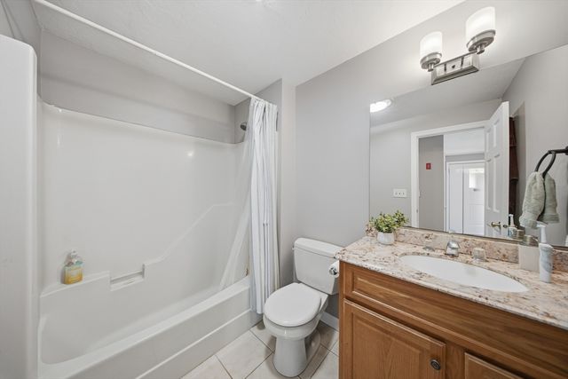 5 S Main St, Northbridge, MA 01534
