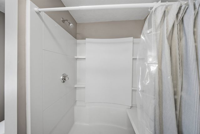 5 S Main St, Northbridge, MA 01534