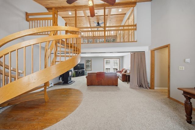 5 S Main St, Northbridge, MA 01534