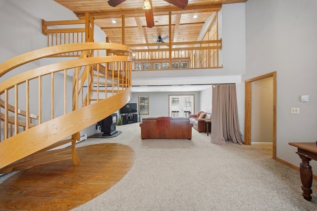 5 S Main St, Northbridge, MA 01534