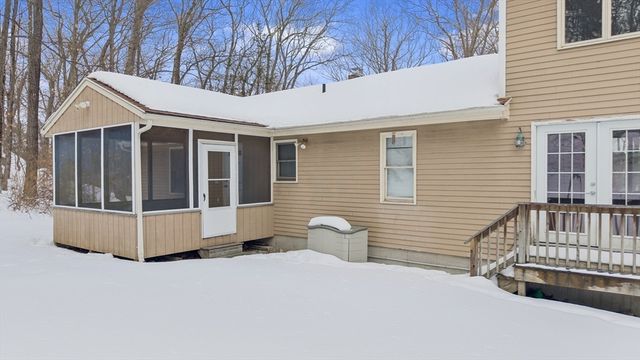 5 S Main St, Northbridge, MA 01534