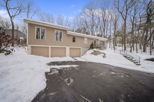 5 S Main St, Northbridge, MA 01534