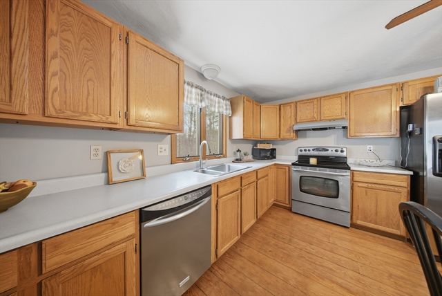 5 S Main St, Northbridge, MA 01534