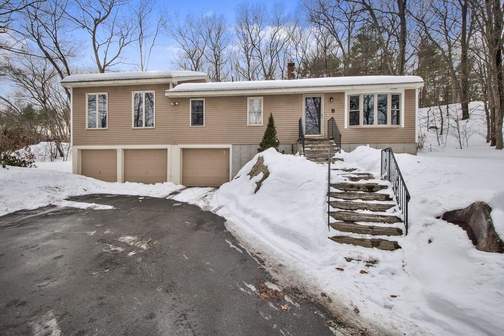 5 S Main St, Northbridge, MA 01534