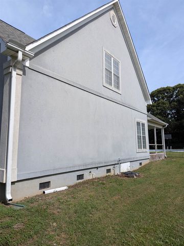 272 Heather Glen Drive, Boiling Springs, SC 29316