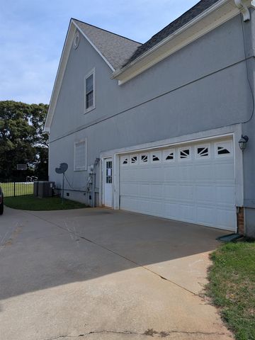 272 Heather Glen Drive, Boiling Springs, SC 29316