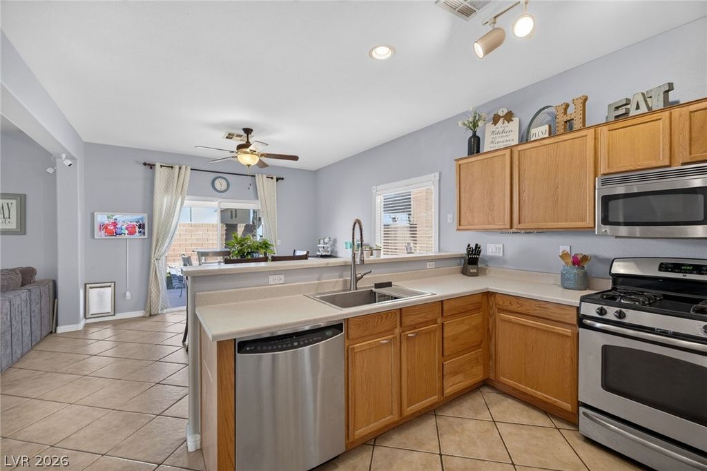 8842 Sacred Falls Avenue, Las Vegas, NV 89148 — photo 4