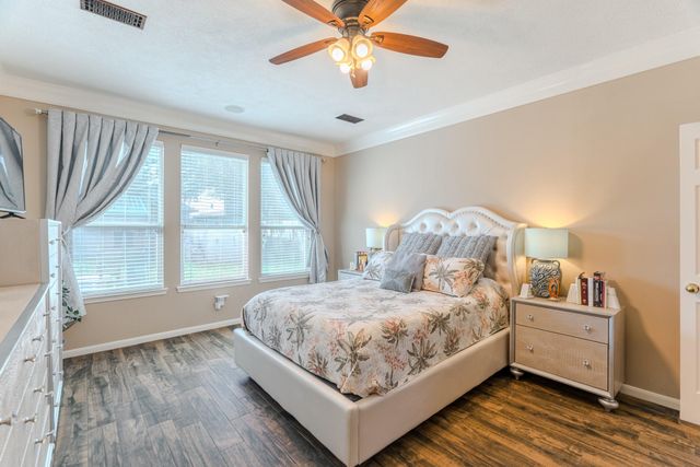 8303 Hayden Cove Drive, Tomball, TX 77375
