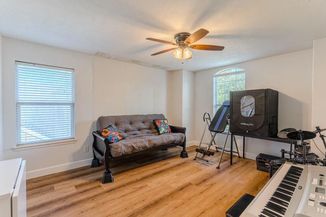 8303 Hayden Cove Drive, Tomball, TX 77375