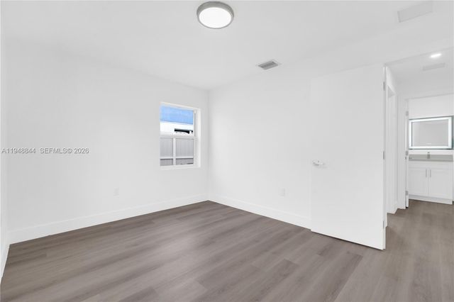 2310 NW 155th St, Miami Gardens, FL 33054