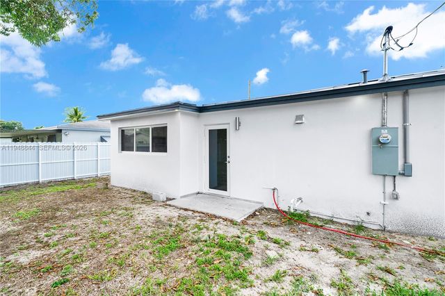 2310 NW 155th St, Miami Gardens, FL 33054