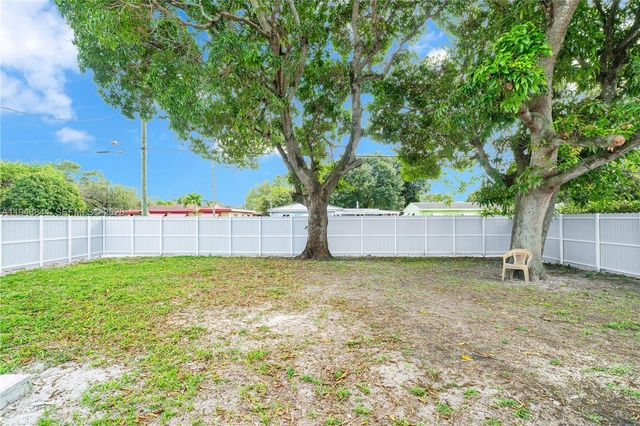 2310 NW 155th St, Miami Gardens, FL 33054