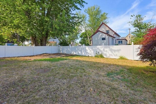 104 Fairmount Ave, Saugus, MA 01906
