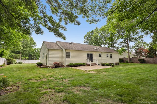 42 Apex Drive, Coram, NY 11727