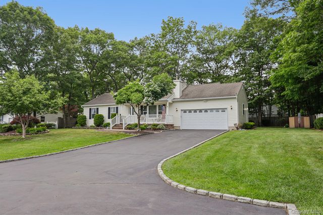 42 Apex Drive, Coram, NY 11727