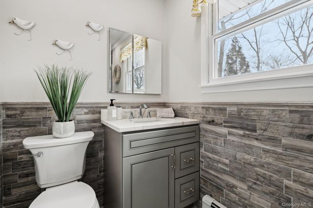 28 Sycamore Avenue, Lake Grove, NY 11755