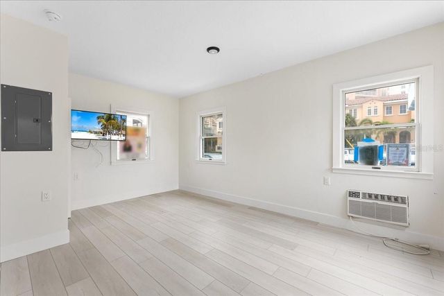 483 E SHORE DRIVE E2, Clearwater, FL 33767