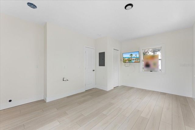 483 E SHORE DRIVE E2, Clearwater, FL 33767