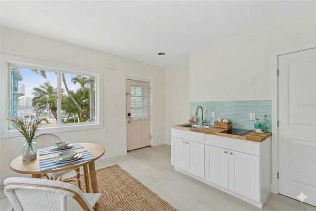 483 E SHORE DRIVE E2, Clearwater, FL 33767