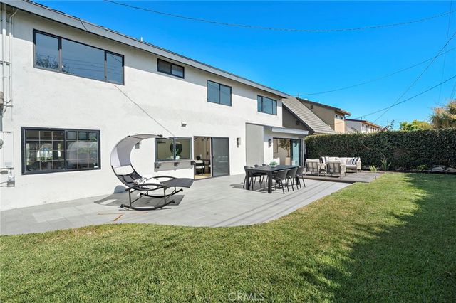 21891 Starfire Lane, Huntington Beach, CA 92646