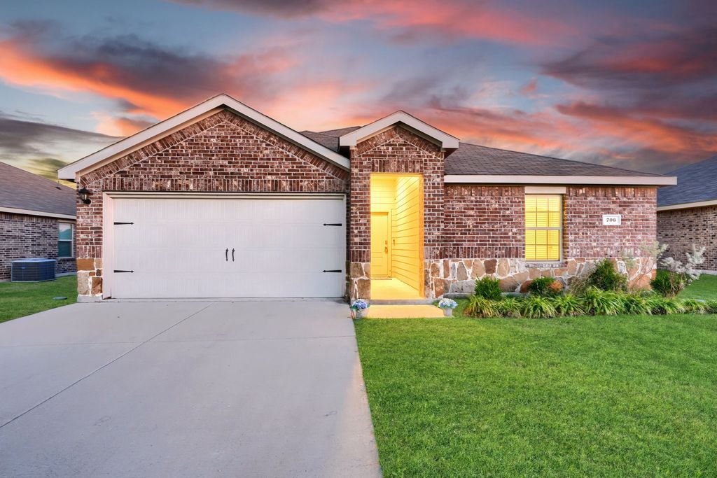 706 Heirloom Lane, Royse City, TX 75189