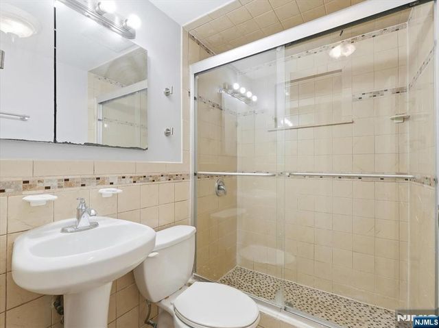 27 Carolyn Road, Belleville, NJ 07109