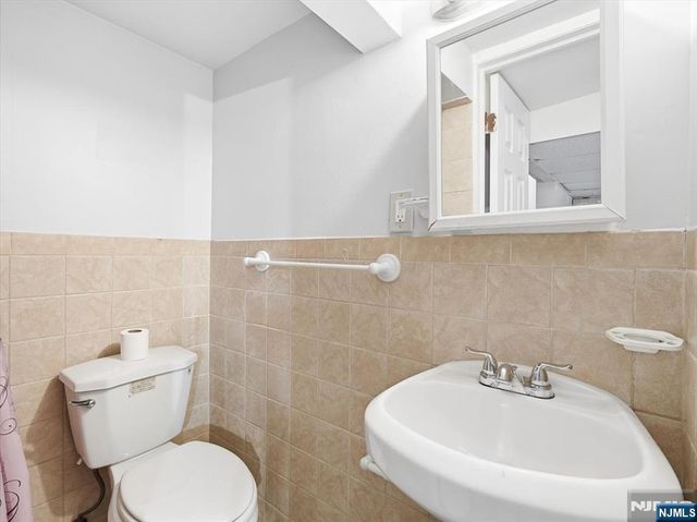 27 Carolyn Road, Belleville, NJ 07109