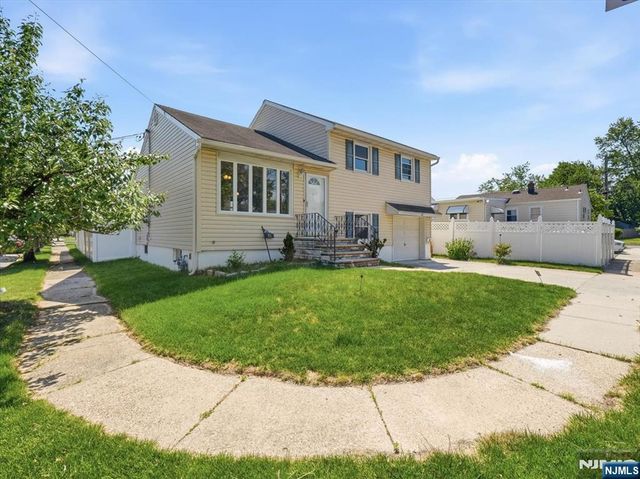 27 Carolyn Road, Belleville, NJ 07109