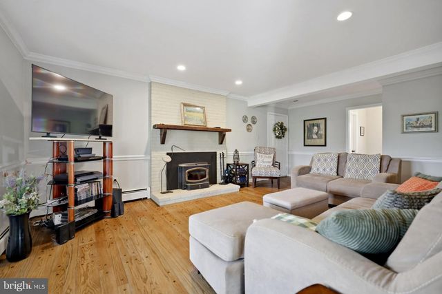 40817 BROWNS LN, Waterford, VA 20197