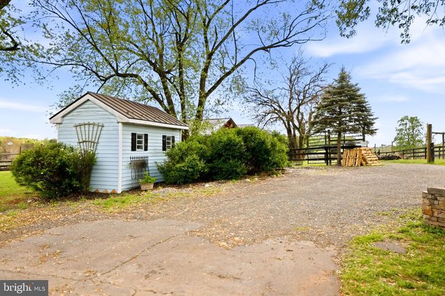 40817 BROWNS LN, Waterford, VA 20197