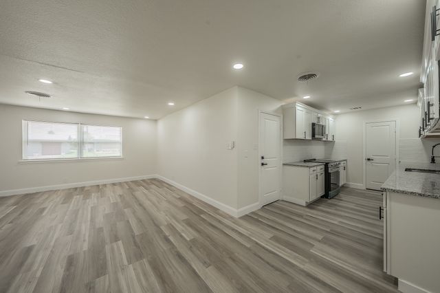 828 Glenda Drive, Bedford, TX 76022