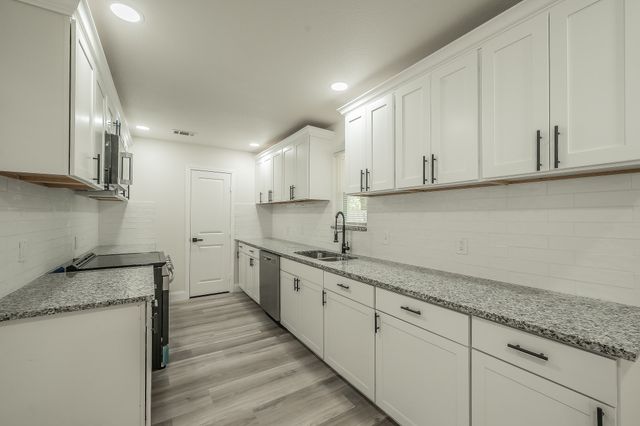828 Glenda Drive, Bedford, TX 76022