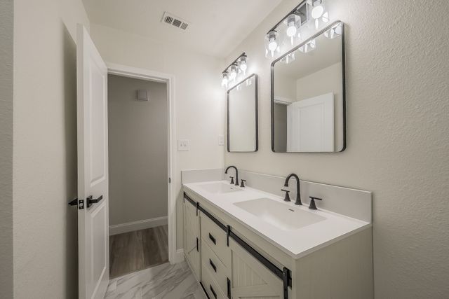 828 Glenda Drive, Bedford, TX 76022