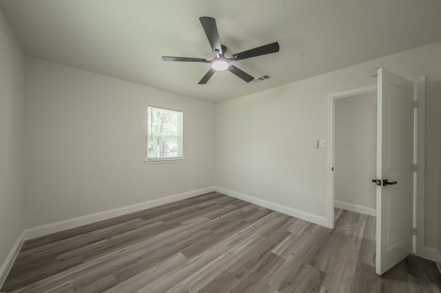 828 Glenda Drive, Bedford, TX 76022