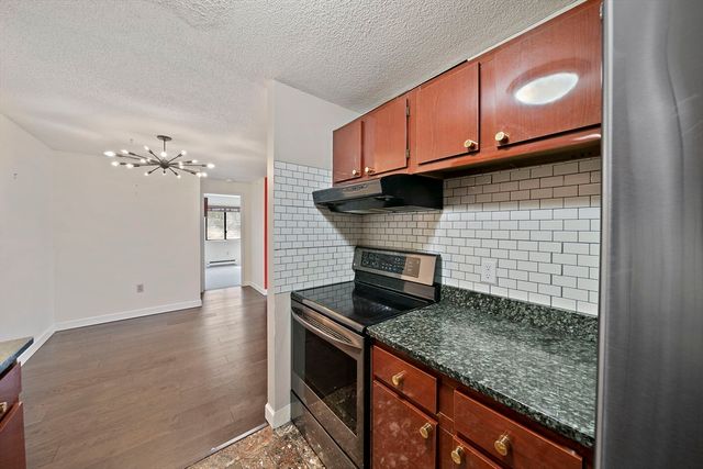 15 Village Rock Ln 2, Natick, MA 01760
