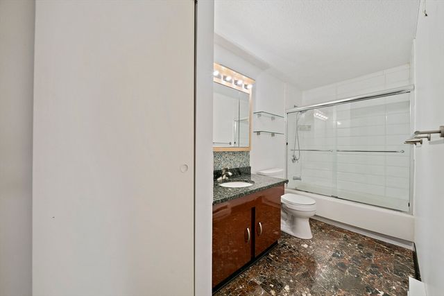 15 Village Rock Ln 2, Natick, MA 01760
