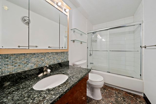 15 Village Rock Ln 2, Natick, MA 01760