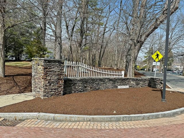 15 Village Rock Ln 2, Natick, MA 01760