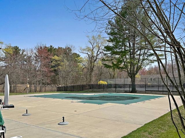 15 Village Rock Ln 2, Natick, MA 01760