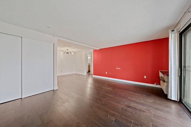 15 Village Rock Ln 2, Natick, MA 01760