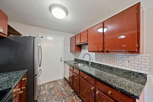 15 Village Rock Ln 2, Natick, MA 01760