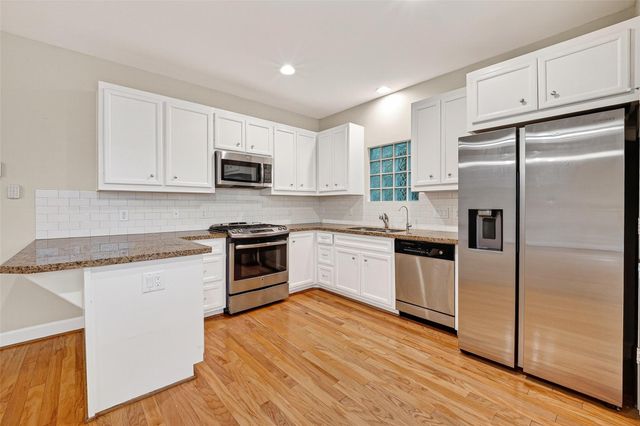 3730 Main Poplar Dr, Houston, TX 77025